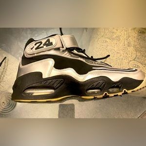 COPY - NIKE Ken Griffey Max Trainer in Silver Sz10